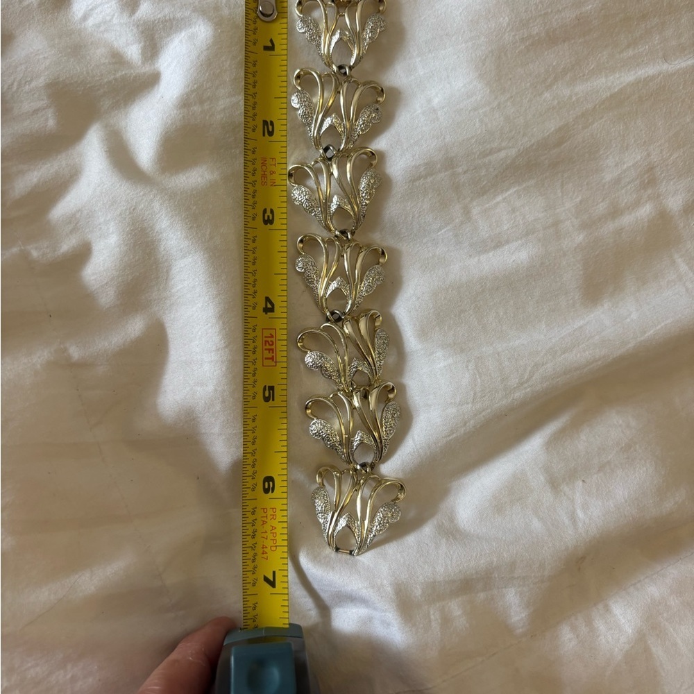 Sarah Coventry Vintage Gold and Silver Floral Bracelet - Picture 5 of 6
